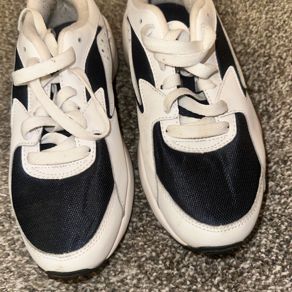 Fila Kids White Sneakers - Picture 2 of 7
